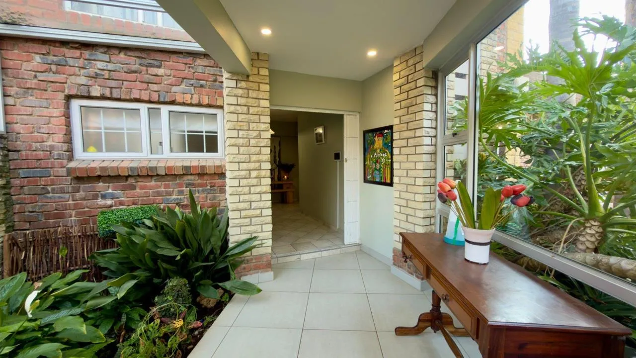 5 Bedroom House for sale in Heuwelsig