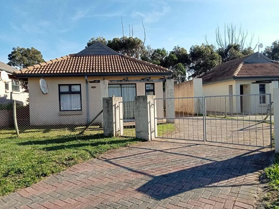 2 Bedroom Townhouse for sale in Kidds Beach