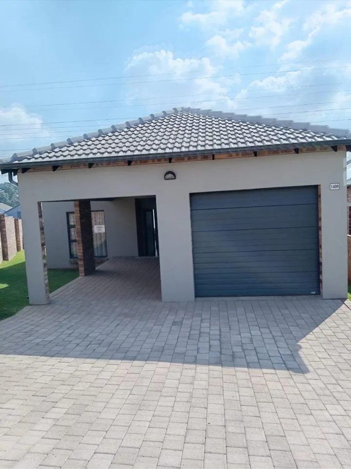 3 Bedroom Townhouse for sale in Die Heuwel