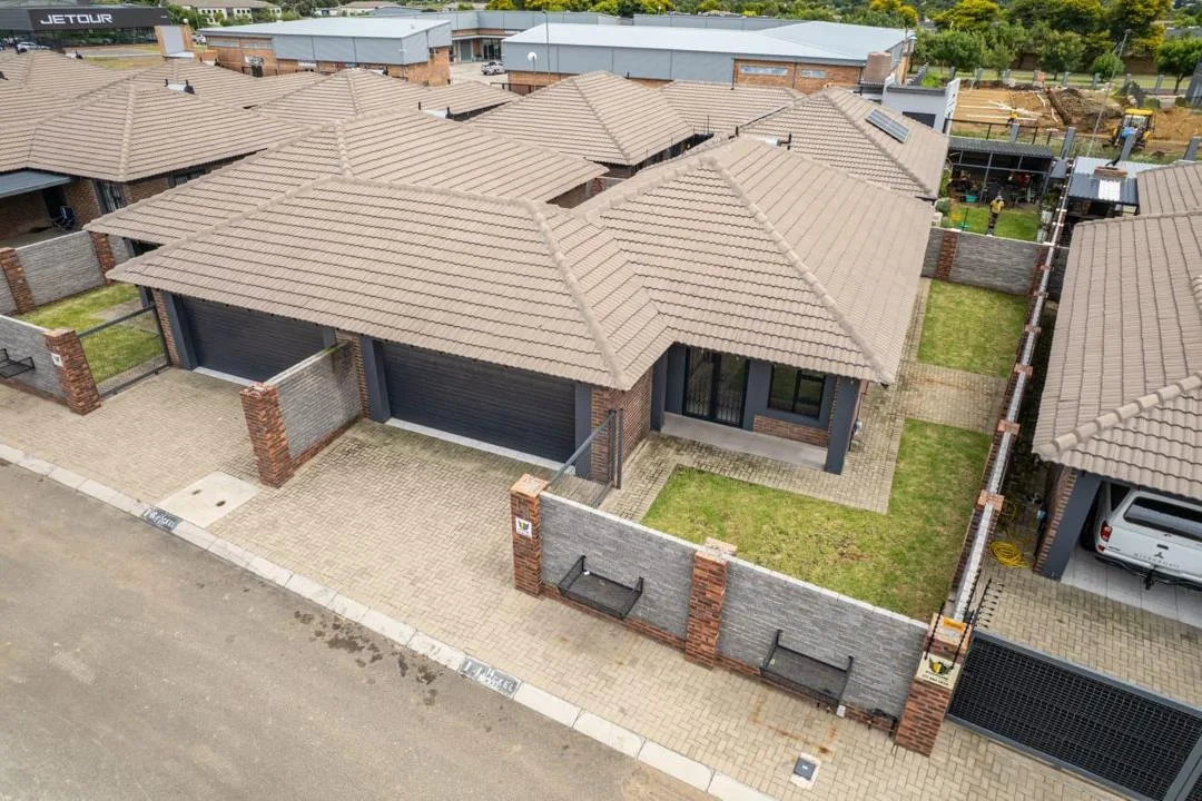 3 Bedroom House for sale in Suidheuwel