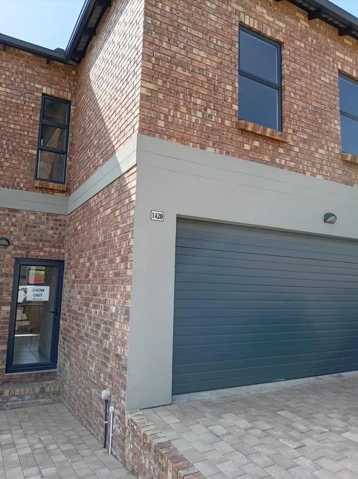 4 Bedroom Townhouse for sale in Die Heuwel