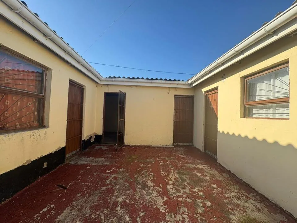 12 Bedroom House for sale in Kwazakhele