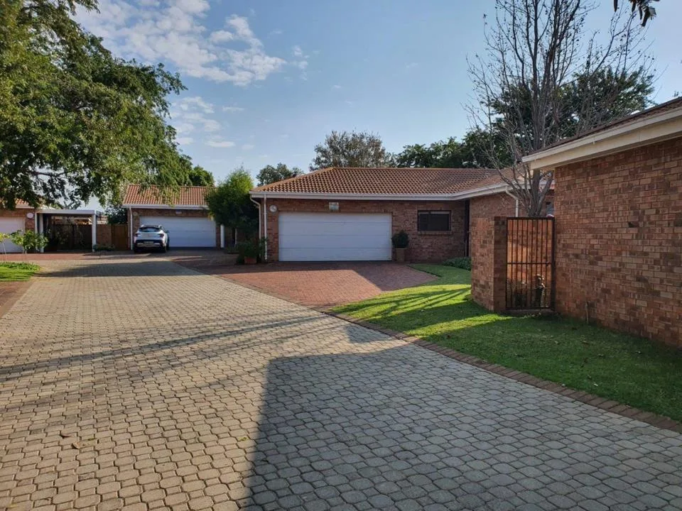 3 Bedroom Townhouse for sale in Hillcrest