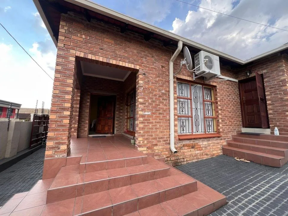 4 Bedroom House for sale in Kamagugu