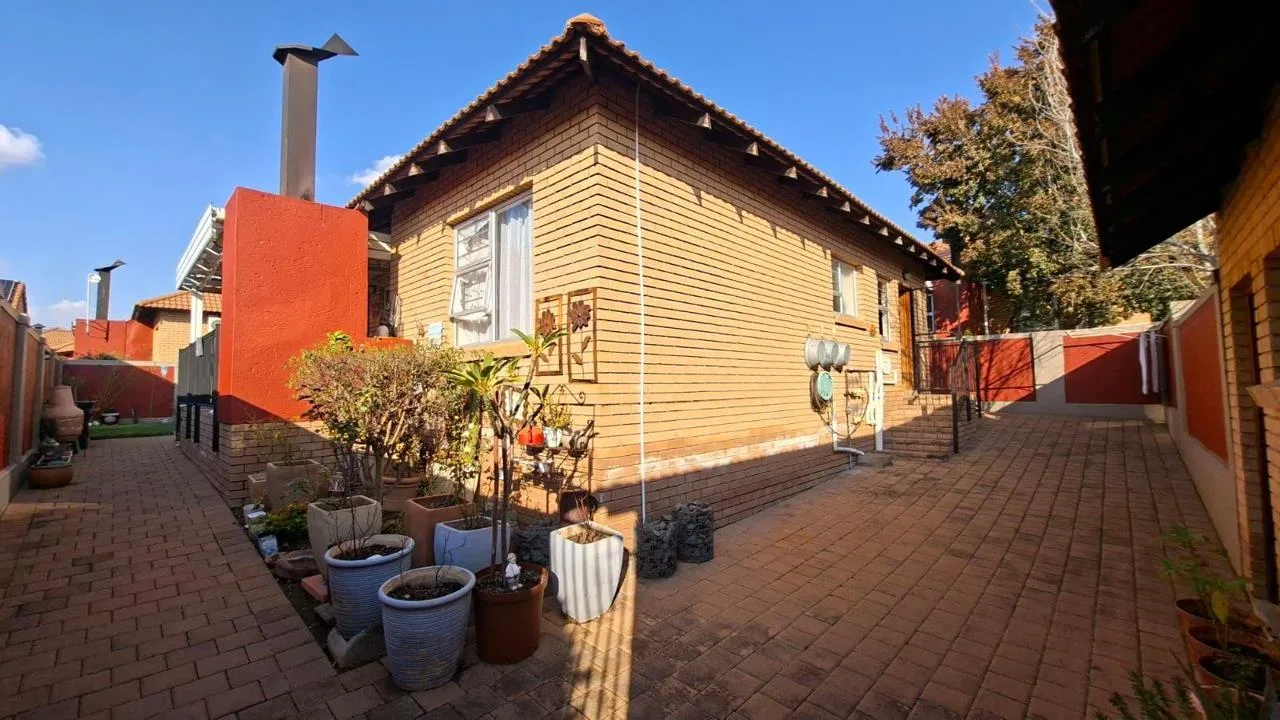 3 Bedroom Townhouse to rent in Pentagon Park