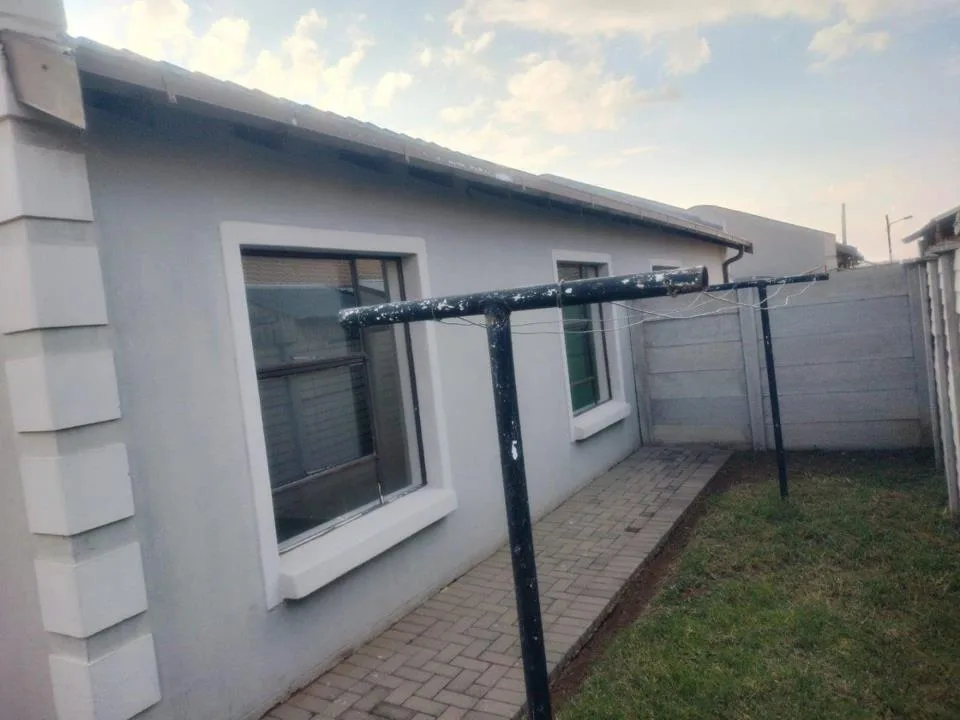 3 Bedroom House for sale in Mandela View