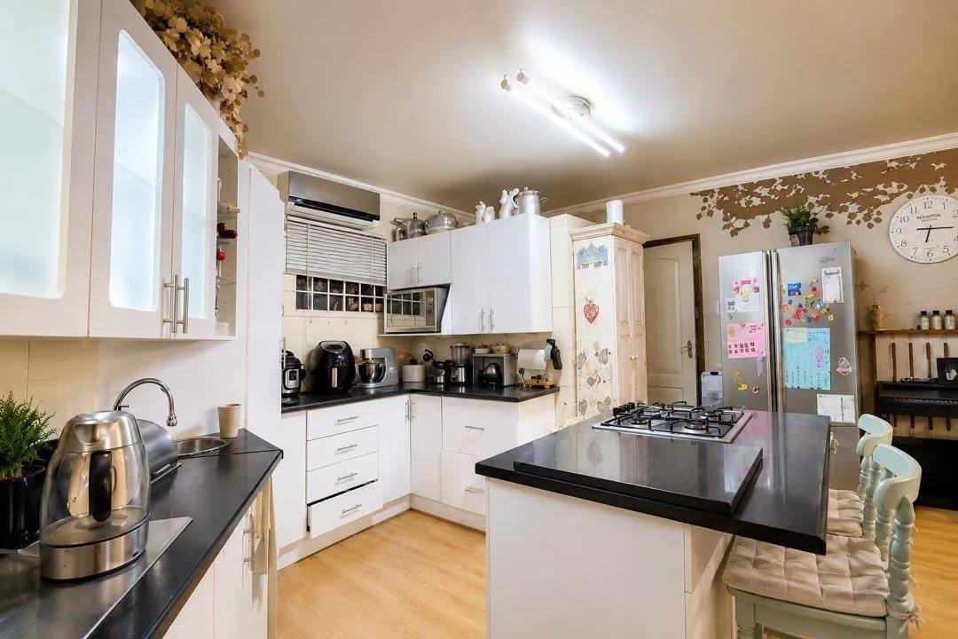 3 Bedroom House for sale in Van Der Hoff Park