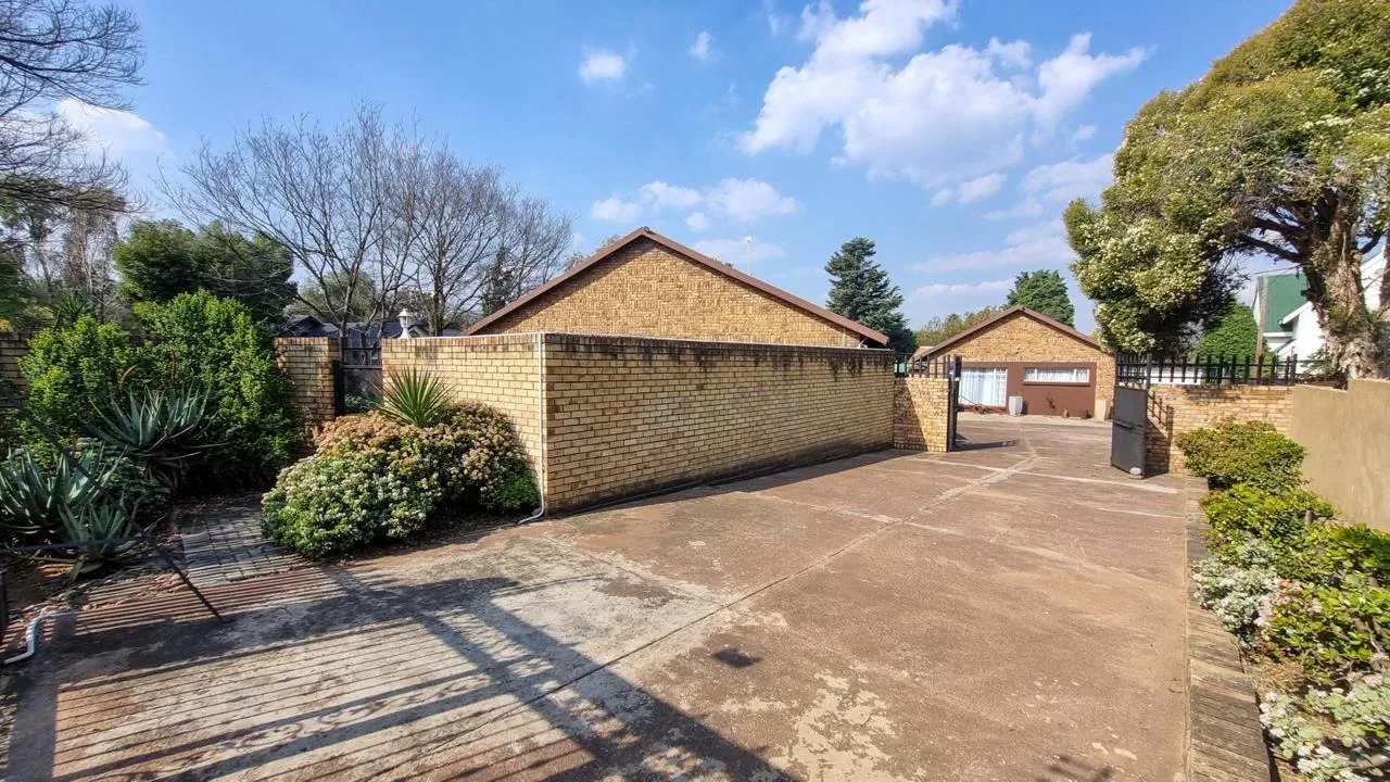 4 Bedroom House for sale in Gholfsig