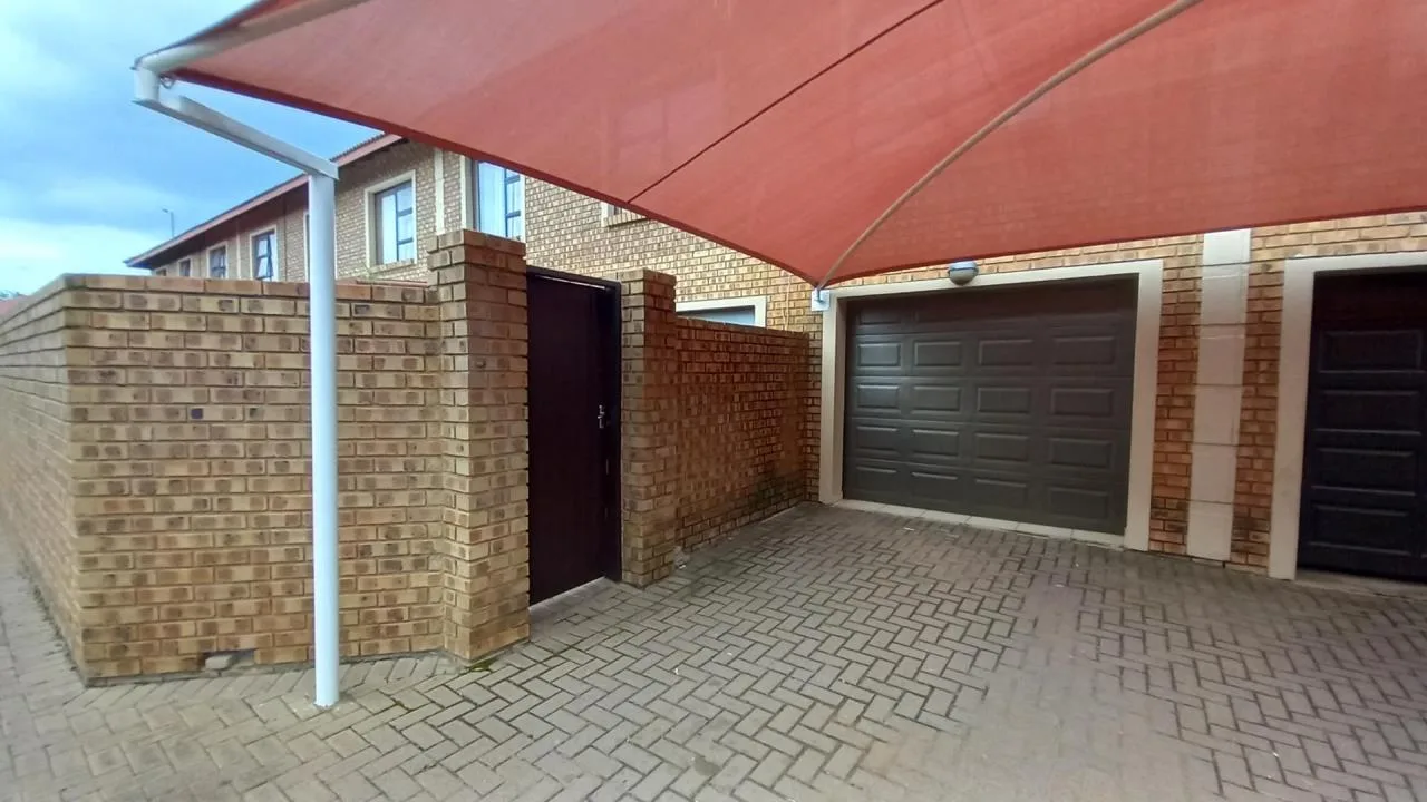 3 Bedroom Townhouse for sale in Middelburg Central