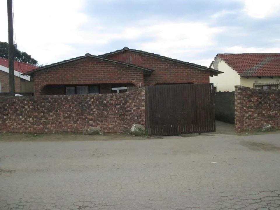 2 Bedroom House for sale in Scenery Park