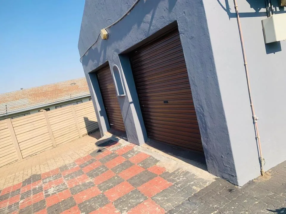 7 Bedroom House for sale in Tasbet Park Ext 1