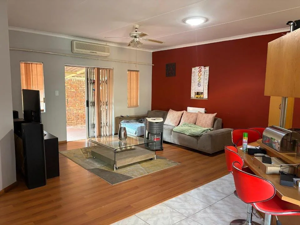 4 Bedroom Townhouse for sale in Uitsig