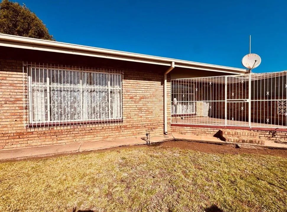 2 Bedroom Townhouse for sale in Songloed