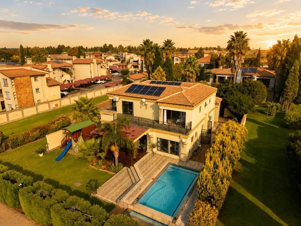4 Bedroom House for sale in Vaalpark