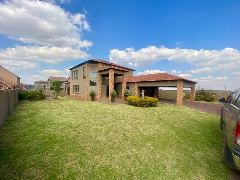 4 Bedroom House for sale in Reyno Ridge