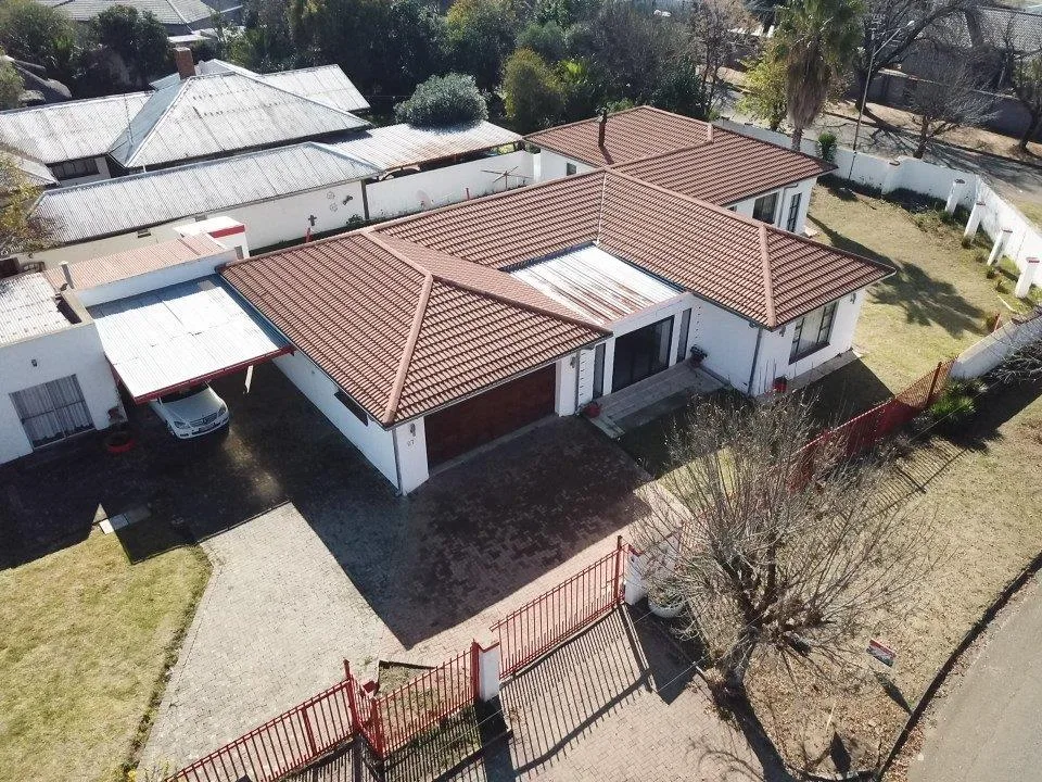 3 Bedroom House for sale in Bayswater