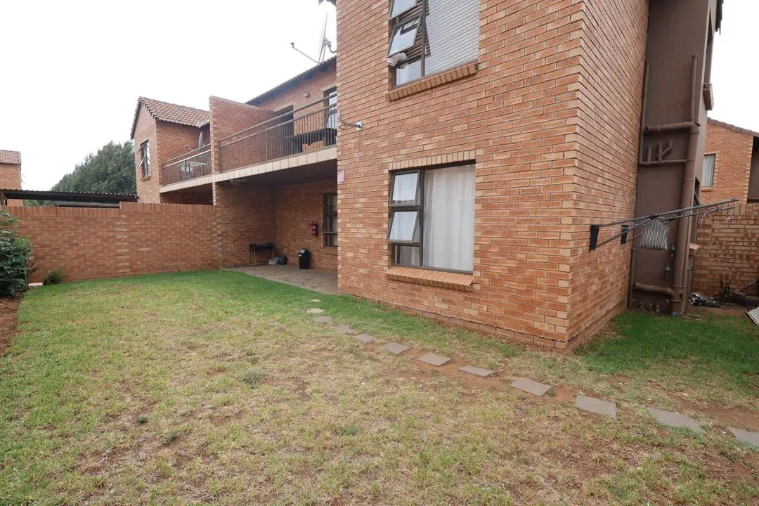 2 Bedroom Townhouse for sale in Vredenhof SH