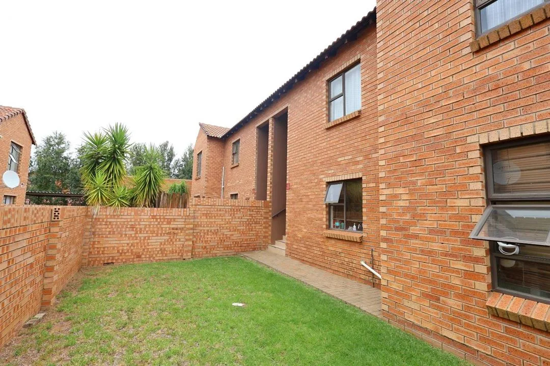 1 Bedroom Townhouse for sale in Vredenhof SH