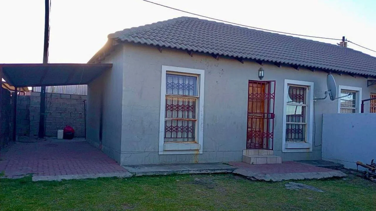 2 Bedroom House for sale in George Botha Park