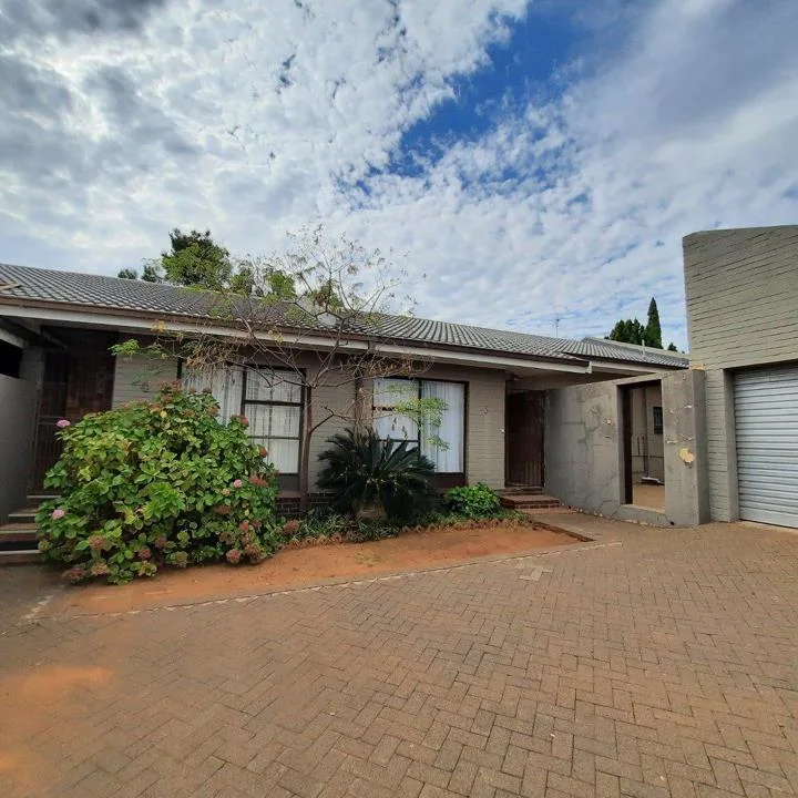 2 Bedroom Townhouse for sale in Langenhovenpark