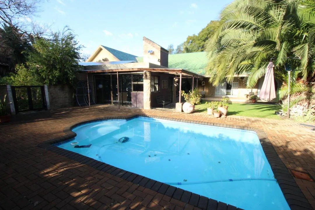 7 Bedroom House for sale in Jim Fouchepark