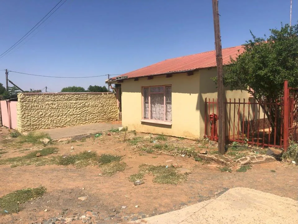2 Bedroom House for sale in Bolokanang