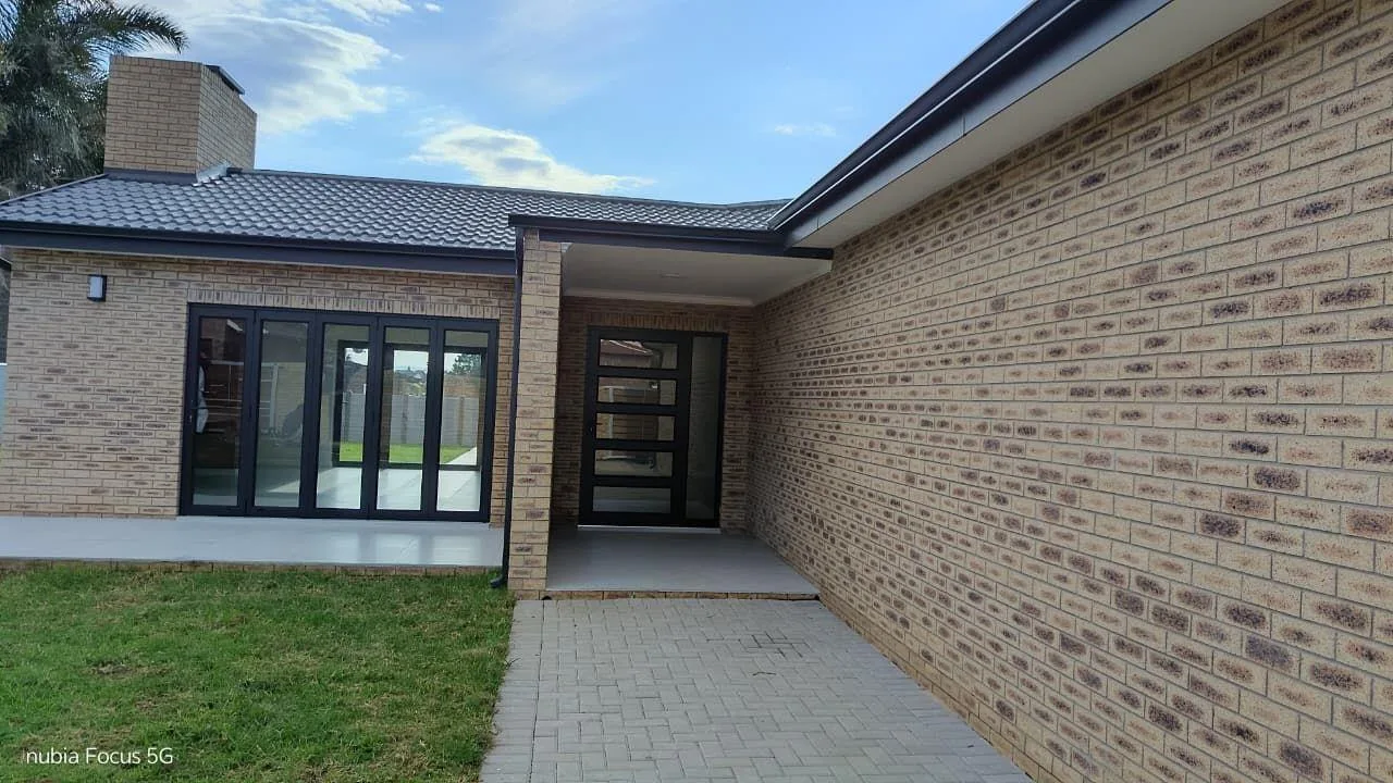 4 Bedroom House for sale in Noorsekloof
