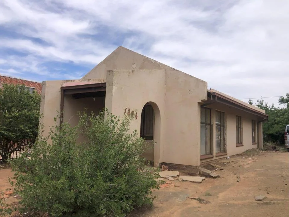 3 Bedroom House for sale in Molifi Tau Kloof