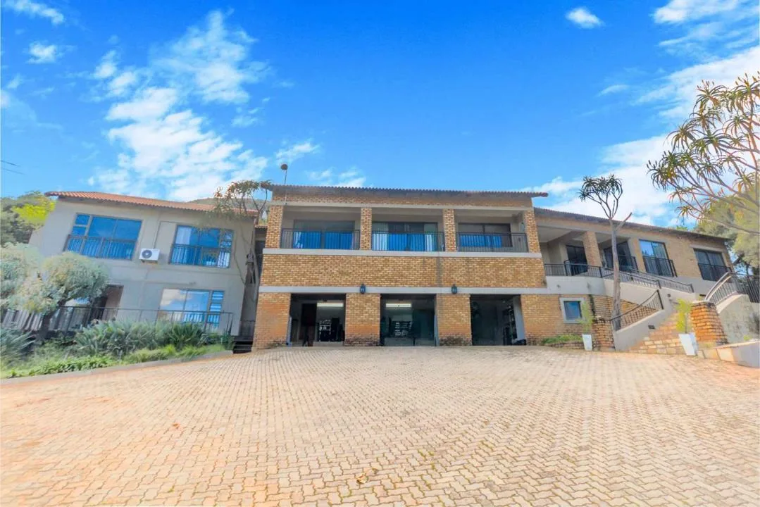 8 Bedroom House for sale in Melodie