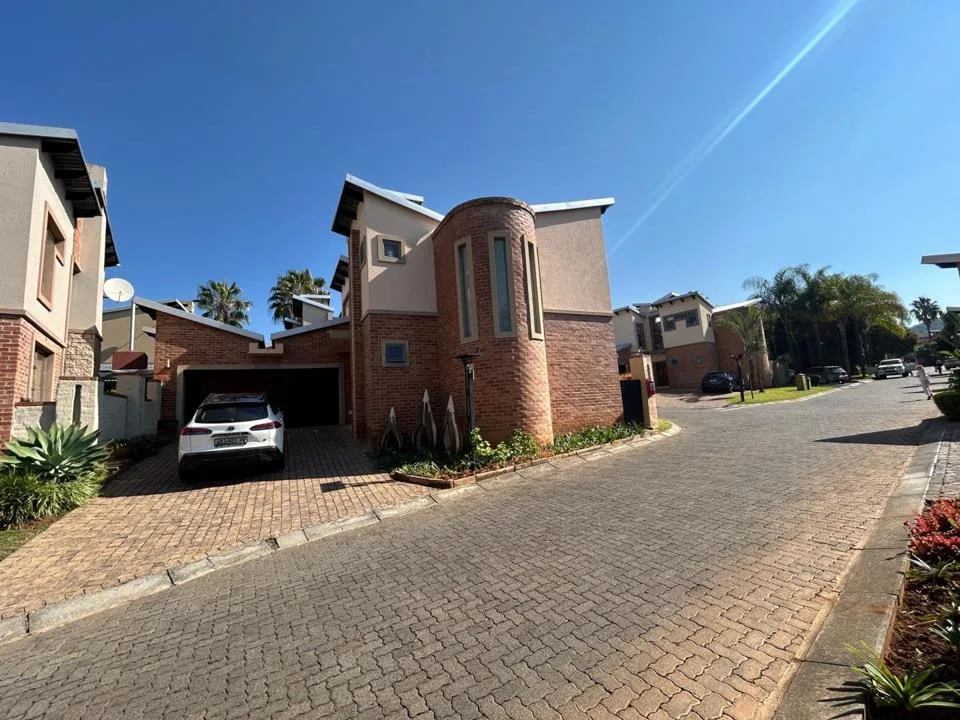 3 Bedroom Townhouse for sale in Cashan