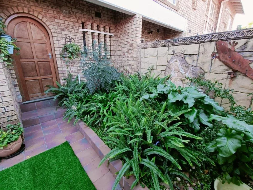 3 Bedroom Townhouse for sale in Dagbreek Ext 4