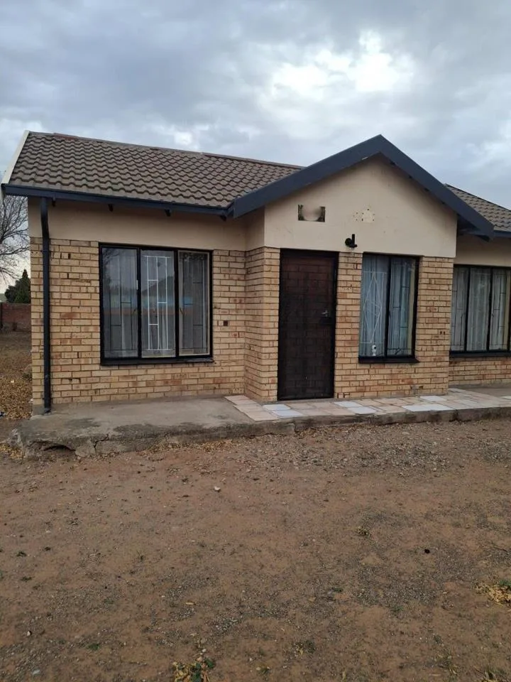 3 Bedroom House for sale in Lourierpark