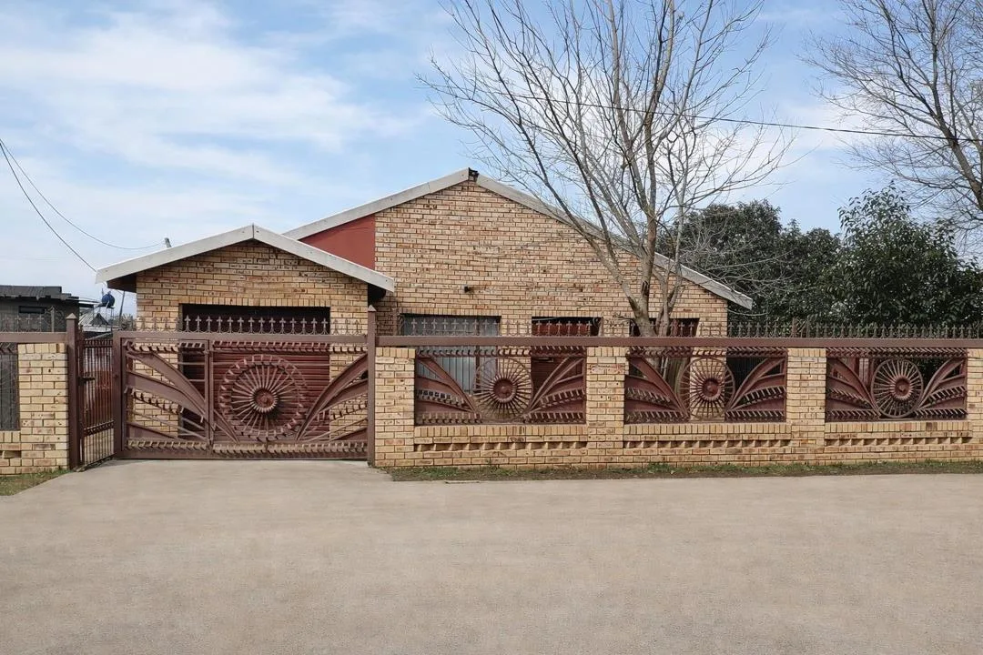 4 Bedroom House for sale in Grasslands