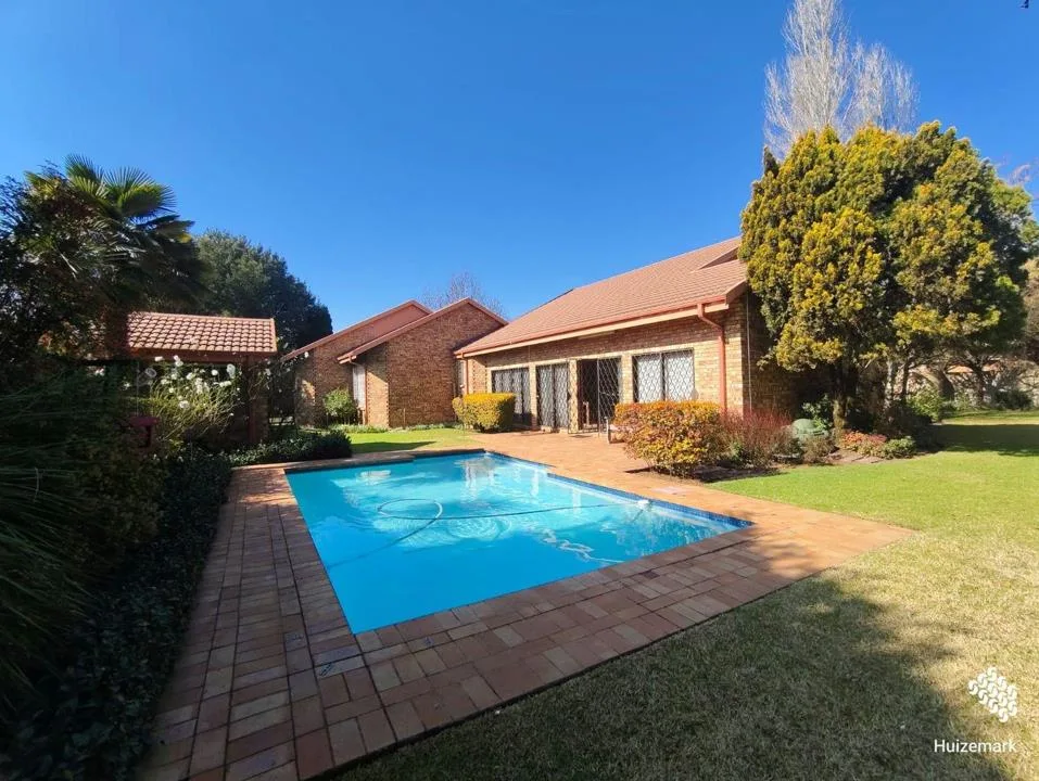 4 Bedroom House for sale in Vaalpark