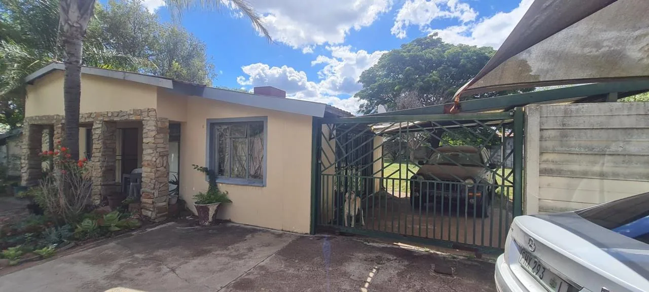 4 Bedroom House for sale in Modimolle
