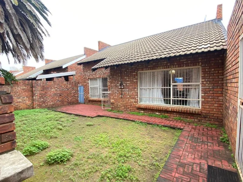 3 Bedroom Townhouse for sale in Navalsig