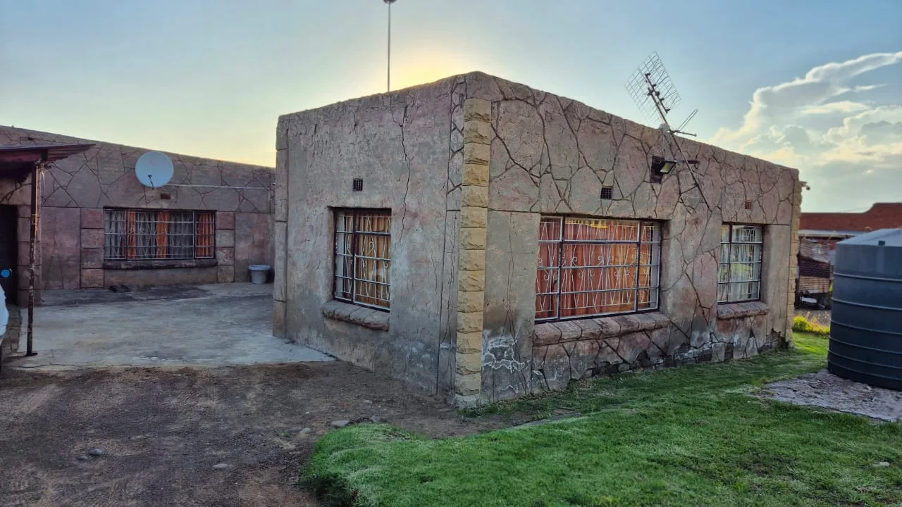 3 Bedroom House for sale in Tate Rantheli Central