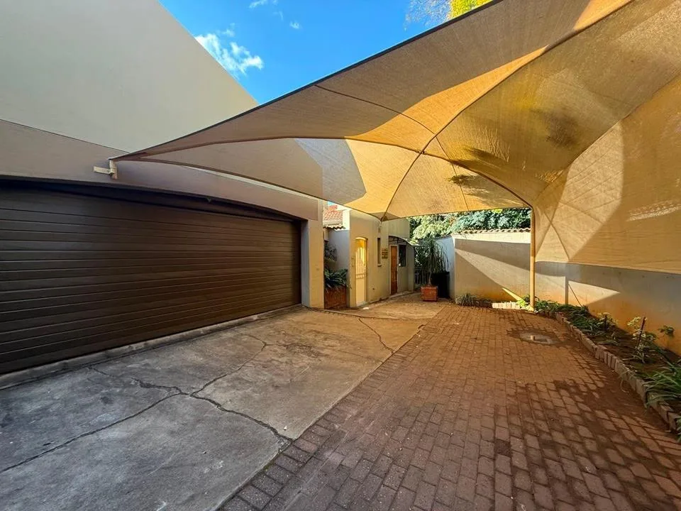 3 Bedroom Townhouse for sale in Safari Gardens