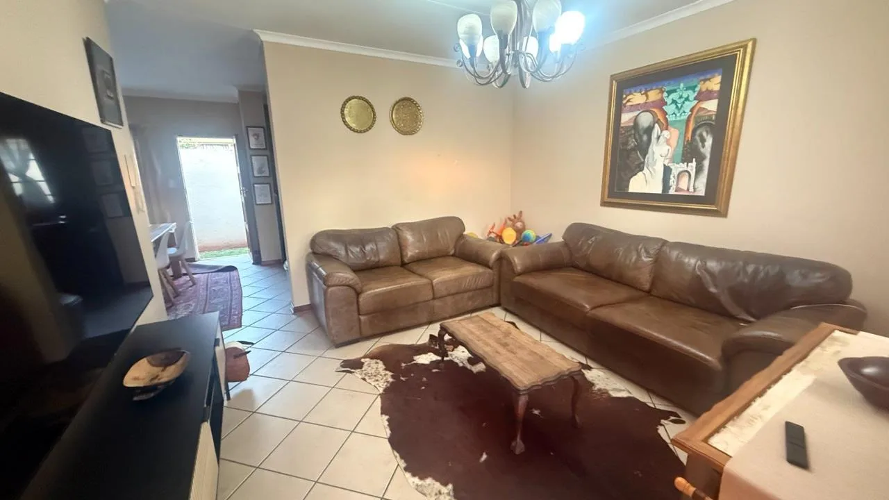 2 Bedroom Townhouse for sale in Kanonkop
