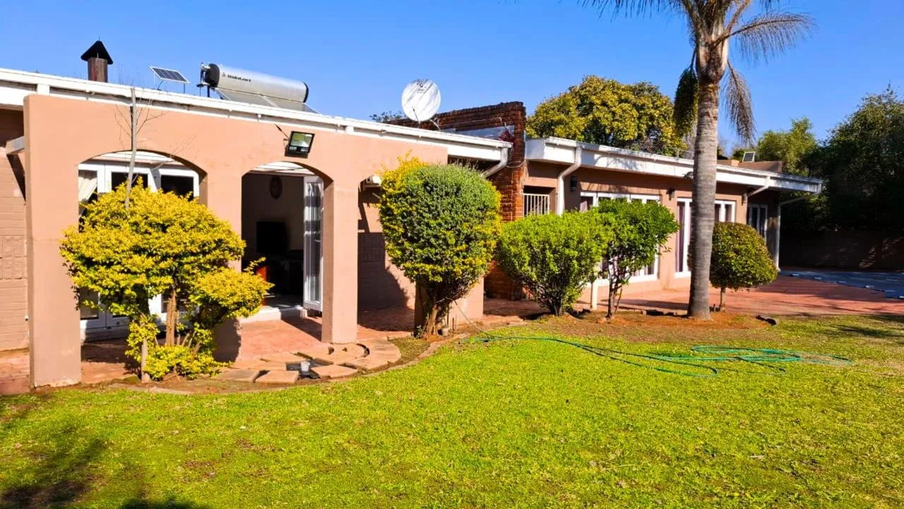 4 Bedroom House for sale in Universitas Ridge
