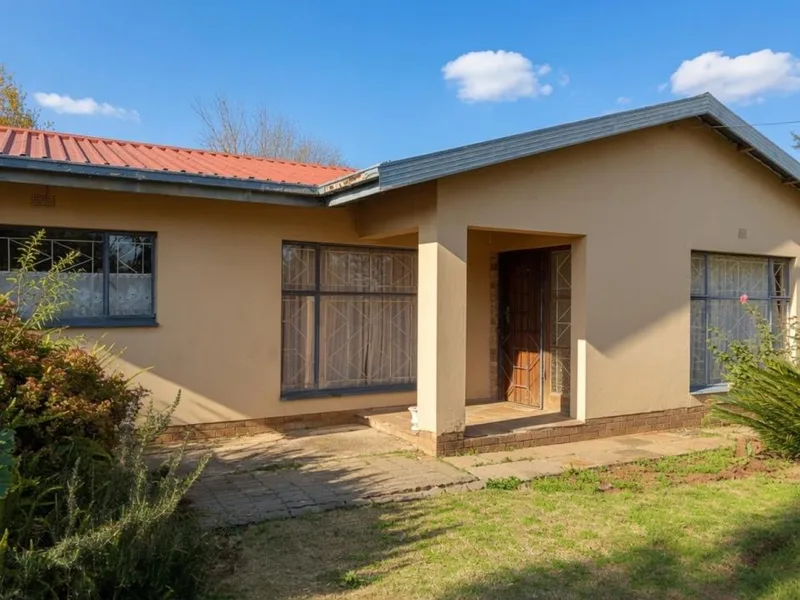 2 Bedroom House for sale in Riebeeckstad