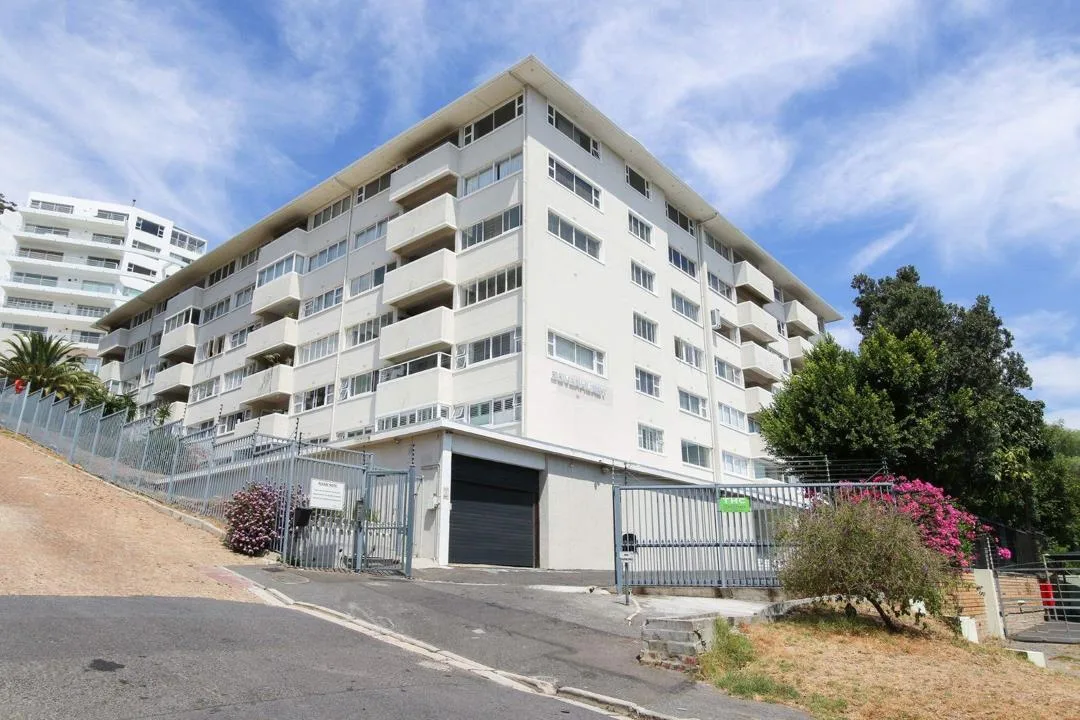 3 Bedroom Apartment / flat to rent in Sea Point