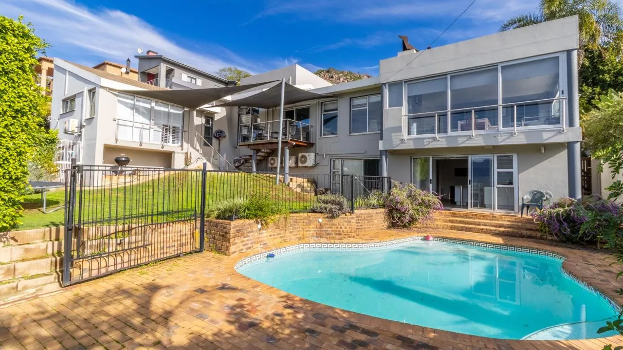 4 Bedroom House to rent in Paarl Central West