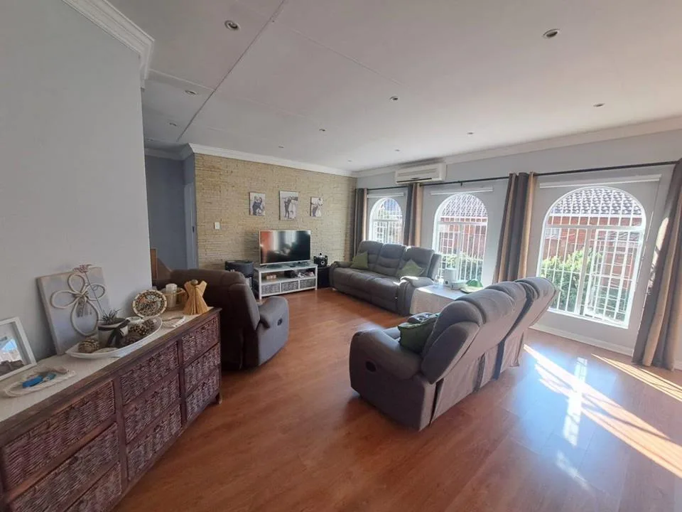 3 Bedroom Townhouse to rent in Heuwelsig