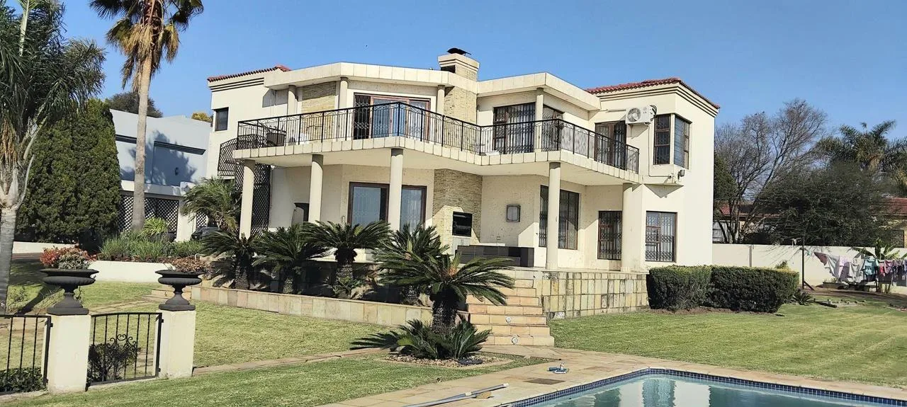 4 Bedroom House for sale in Reyno Ridge
