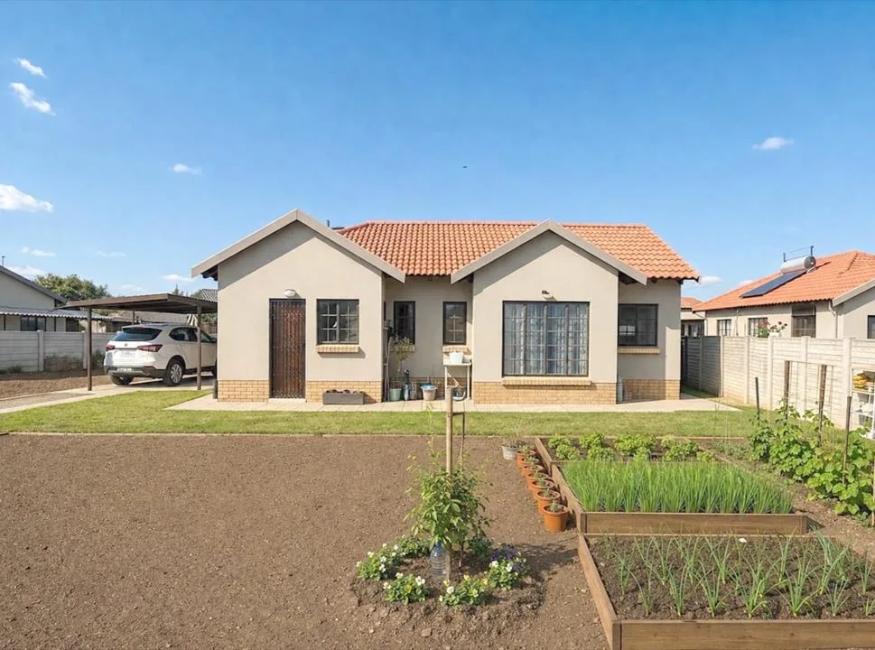 3 Bedroom Townhouse for sale in Waterkloof