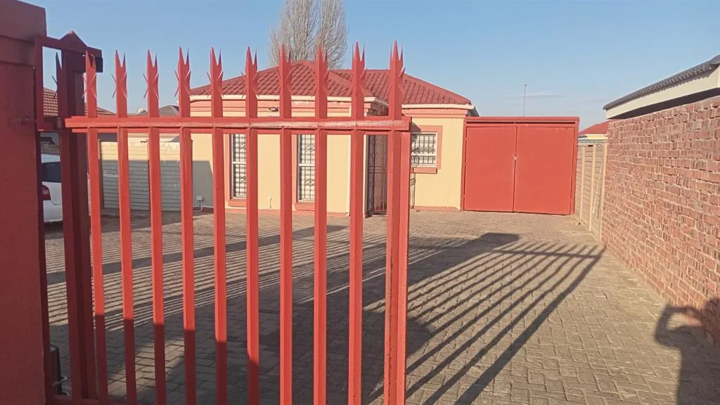 2 Bedroom House for sale in Vista Park
