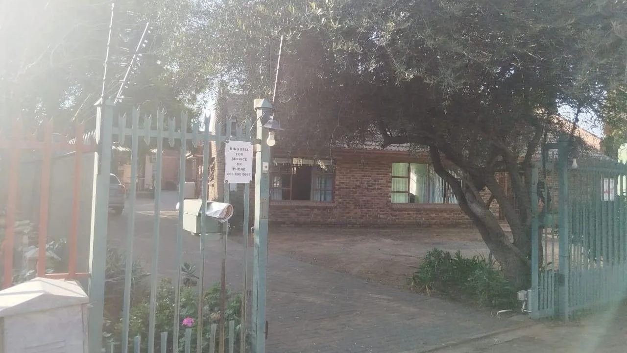 12 Bedroom House for sale in Pellissier