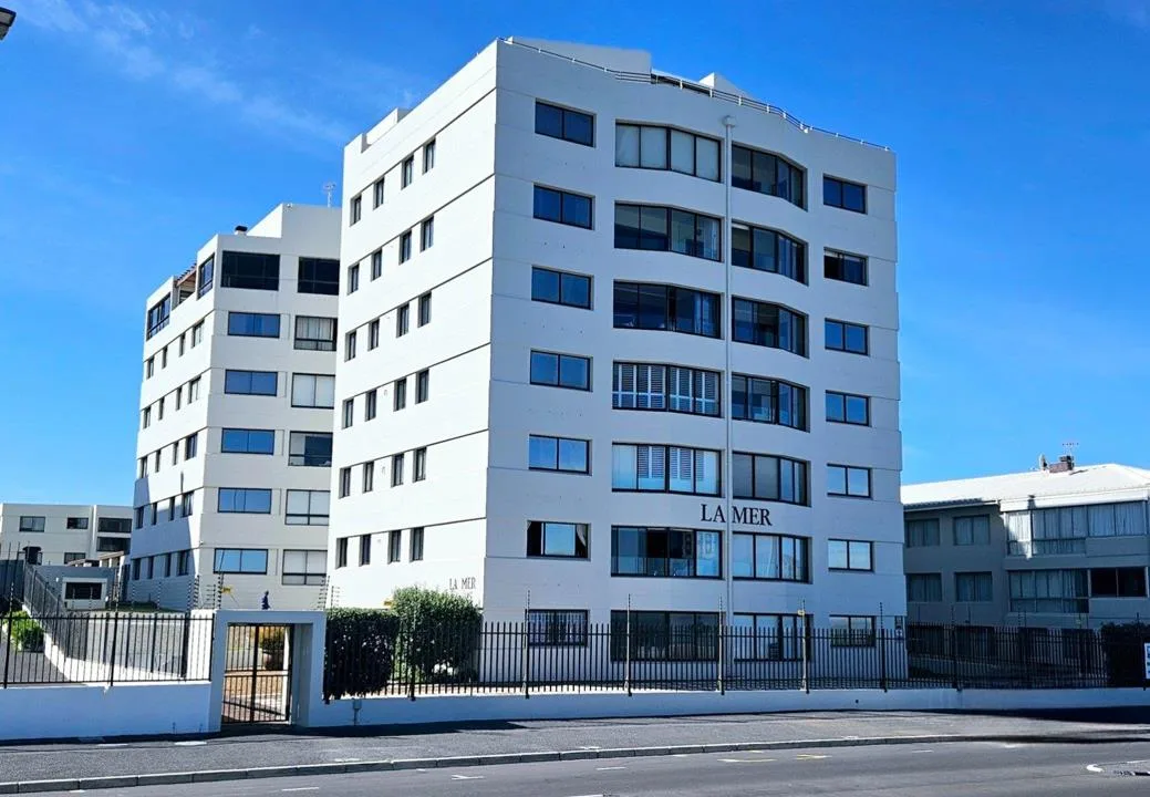 3 Bedroom Apartment / flat to rent in Strand North