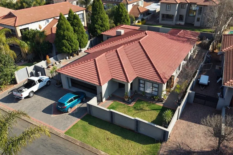 4 Bedroom House for sale in Birdwood Estate